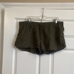 🧡 Women’s Universal Thread shorts